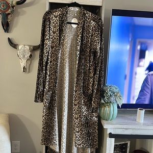 Really cute women’s duster.